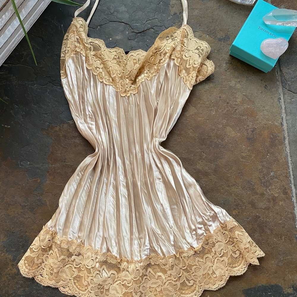 WET SEAL SMALL VINTAGE TOP!